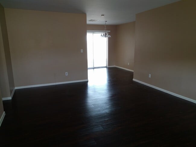 Building Photo - 848 Jeri Ln
