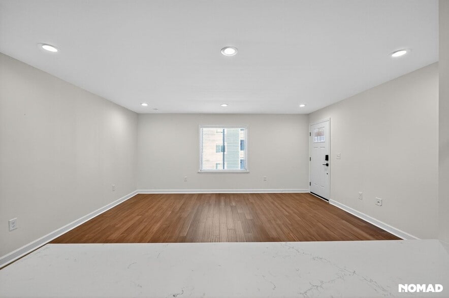 Building Photo - 1309 Hudson Ave