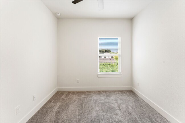 Building Photo - 3620 Mt Pleasant St