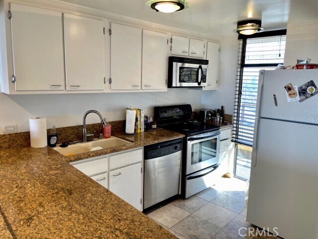 Building Photo - 4265 Marina City Dr