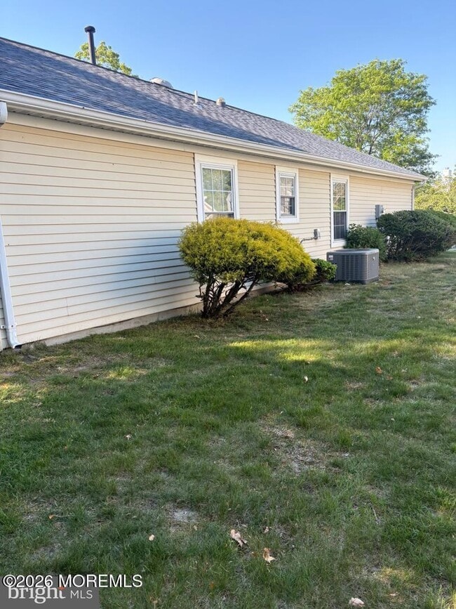 Building Photo - 2 Elm Ct