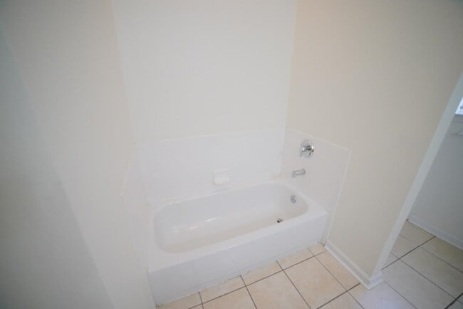 Building Photo - 829 Dent St