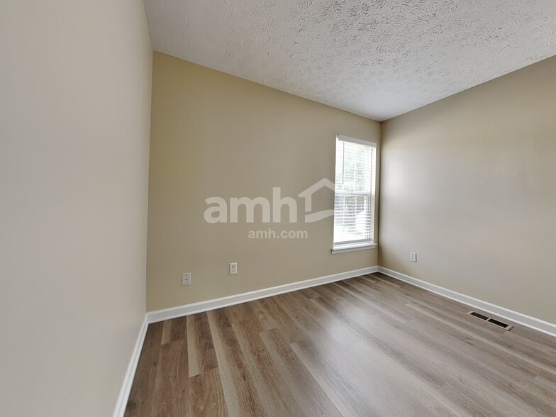 Building Photo - 530 Delaware Crossing