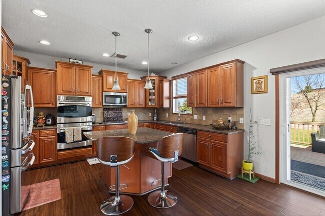 Building Photo - 15275 Plumstone Dr
