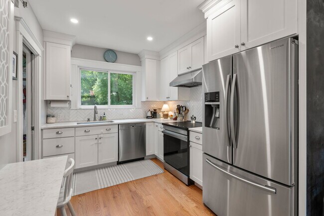 Building Photo - 94 Appleton St