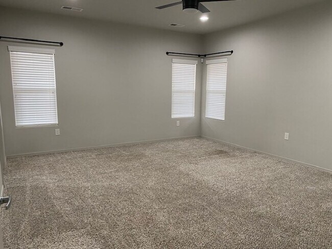 Building Photo - Modern 3 Br., 2.5 Ba., in NE Albuquerque