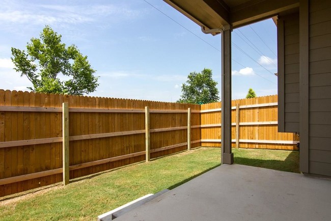 Building Photo - 2880 Donnell Dr