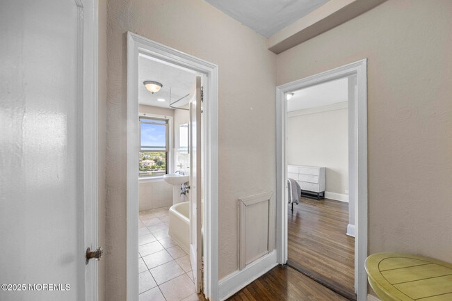 Building Photo - 400 Deal Lake Dr