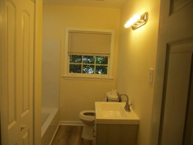 Building Photo - 2032 Rector Dr SW