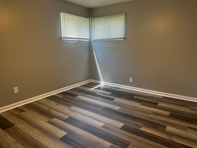 Building Photo - 3 BEDROOM HOME IN WARREN
