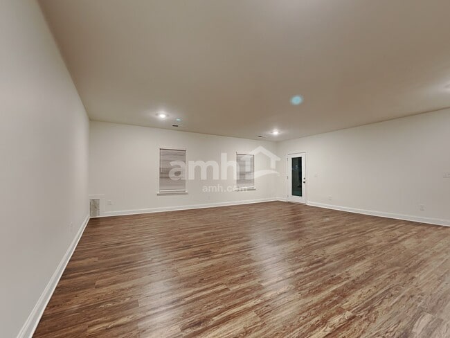 Building Photo - 5045 Hudson Vly Dr