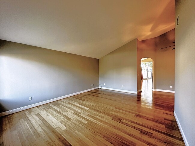 Building Photo - 1513 Mary Pl
