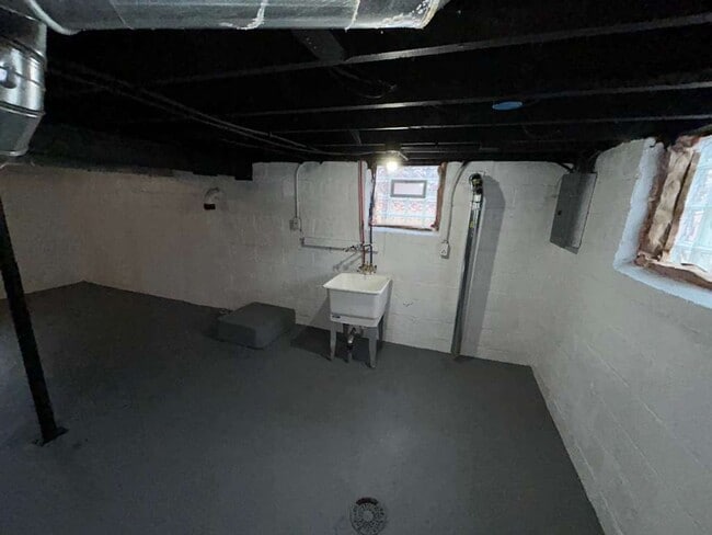 Building Photo - Two units, one home!