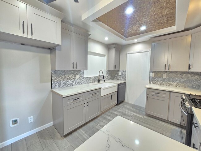 Building Photo - 44309 Date Ave