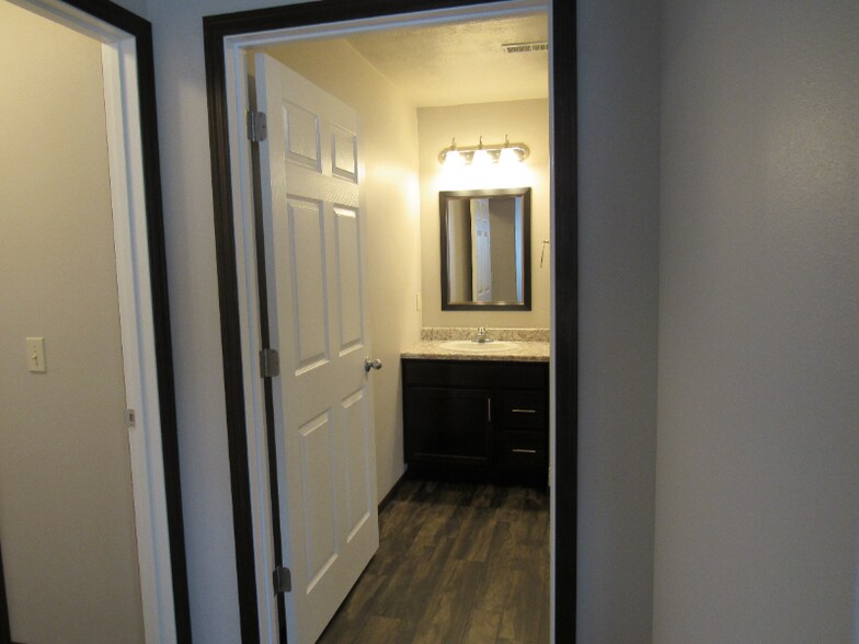 Building Photo - 325 Jerry Pl