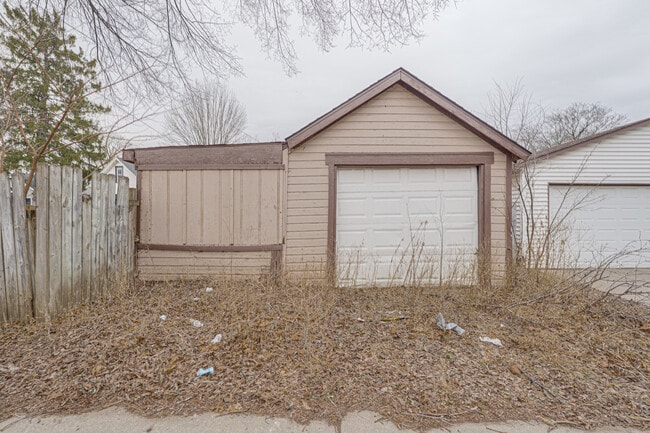 Building Photo - 2308 Fremont St