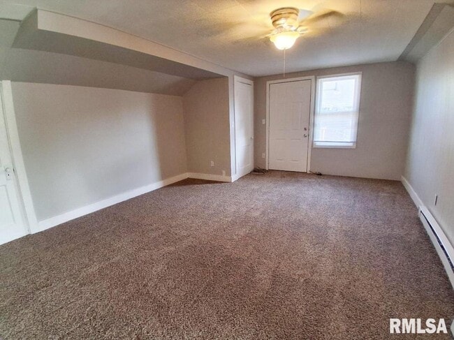 Building Photo - 513 W Loucks Ave