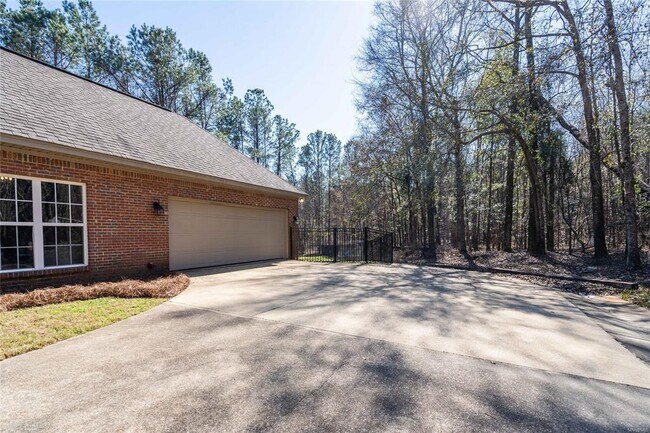 Building Photo - 124 Pine Bark Ct