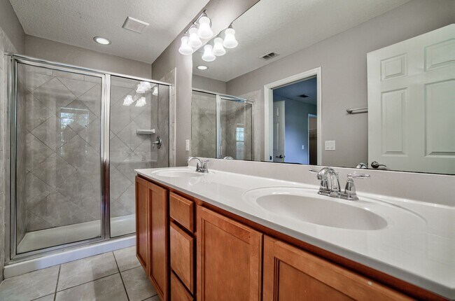 Building Photo - Beautiful 3/3 w/ 2 Car Garage in Gated Vil...