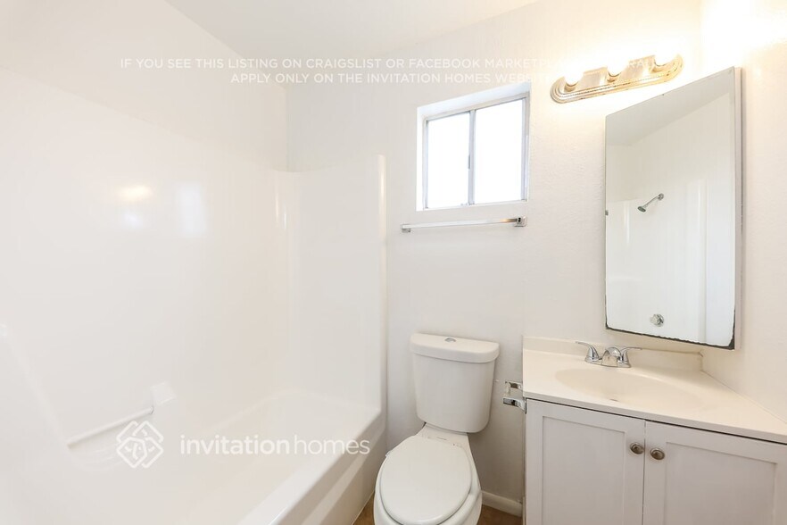 Building Photo - 1030 W Anderson Dr