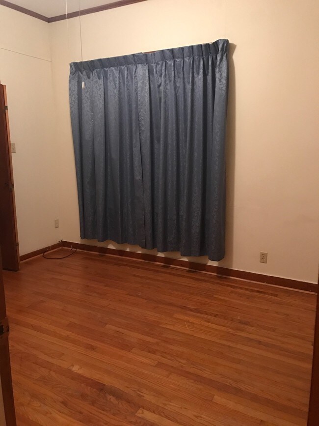 Building Photo - 704 E Thomas St