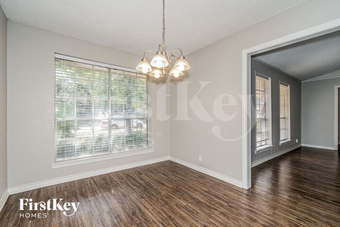 Building Photo - 1625 San Antone Ln
