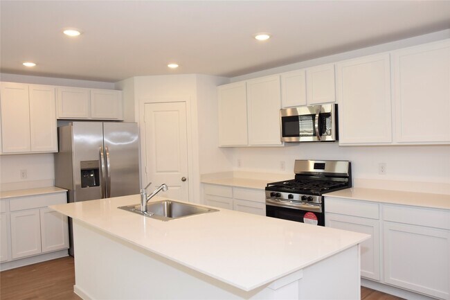 Building Photo - 5135 Sunvalley Bend Dr