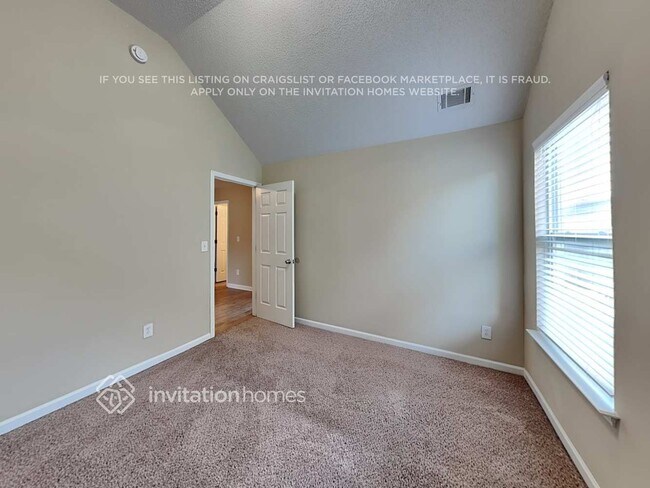 Building Photo - 3502 Rosebud Park Dr