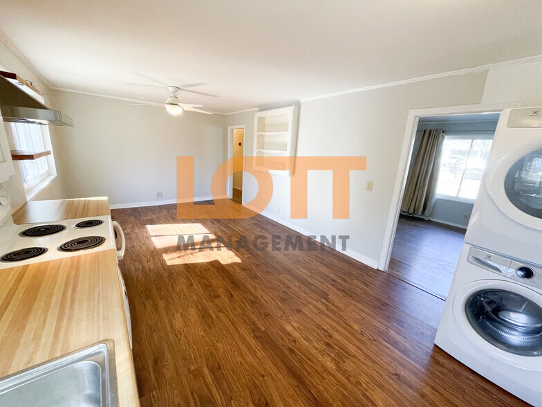 Building Photo - 126 Forestdale Dr