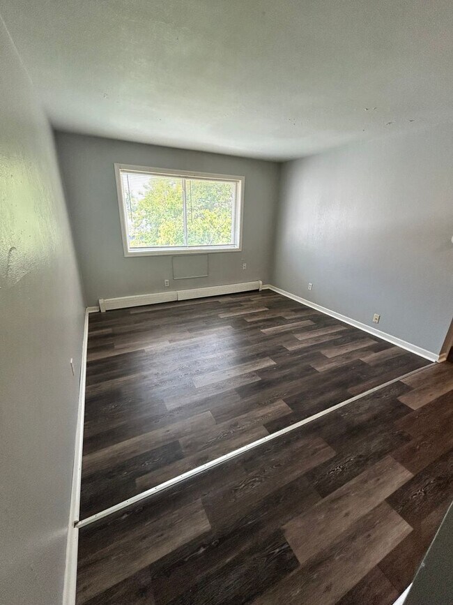 Interior Photo - 1418 W Mitchell St