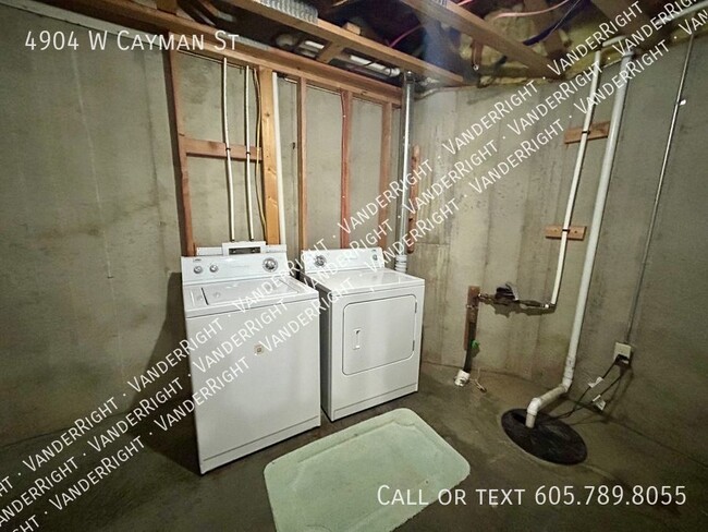 Building Photo - 4904 W Cayman St
