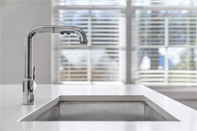 Building Photo - 377 Anders N