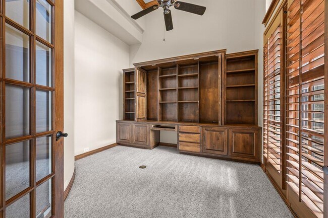 Building Photo - 4008 Sugarloaf Dr