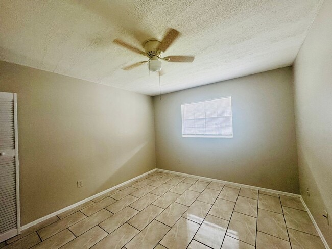 Building Photo - 1 Bed/1 Bath Second Floor Condo in recentl...
