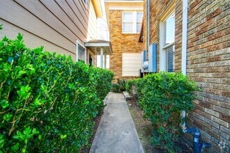 Building Photo - 2601 Rosedale St