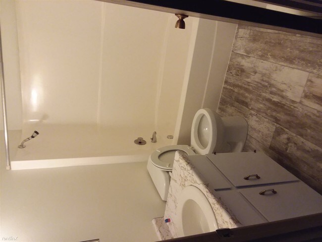 Building Photo - 1401 5th Ave SE