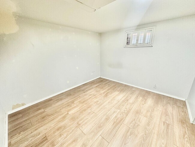 Building Photo - New on the Market!