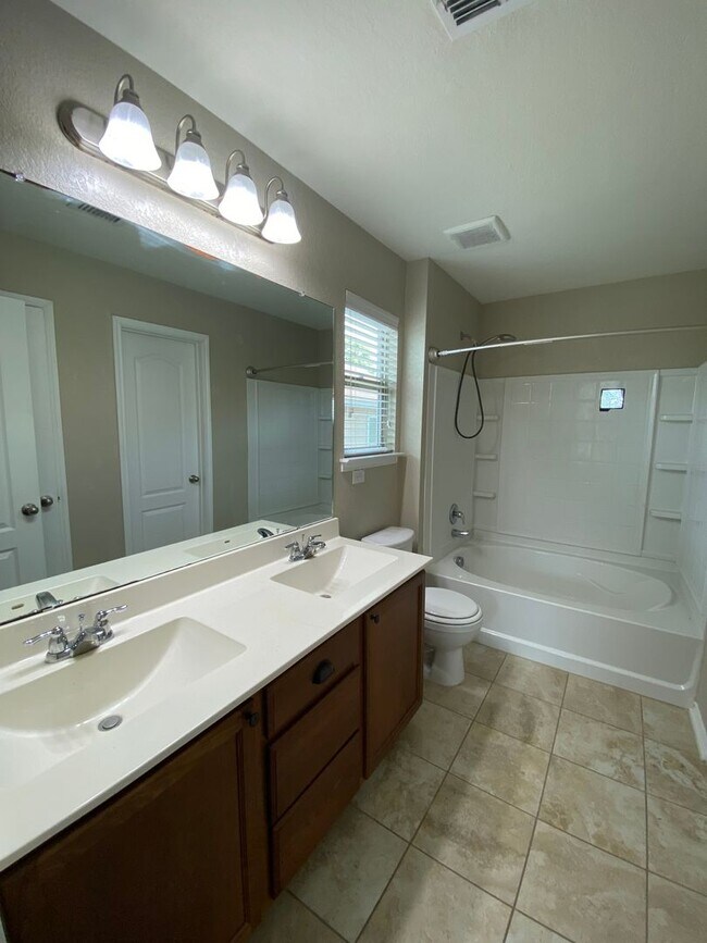 Building Photo - HALF OFF First Month Rent: 3 Bed/2.5 Bathroom~ Multiple Living Spaces~ Located near Lackland AFB!