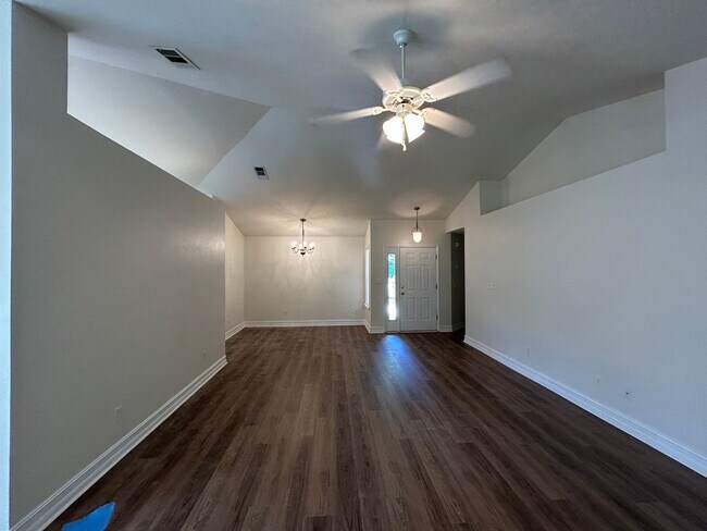 Building Photo - 2031 Sunny Dale Dr