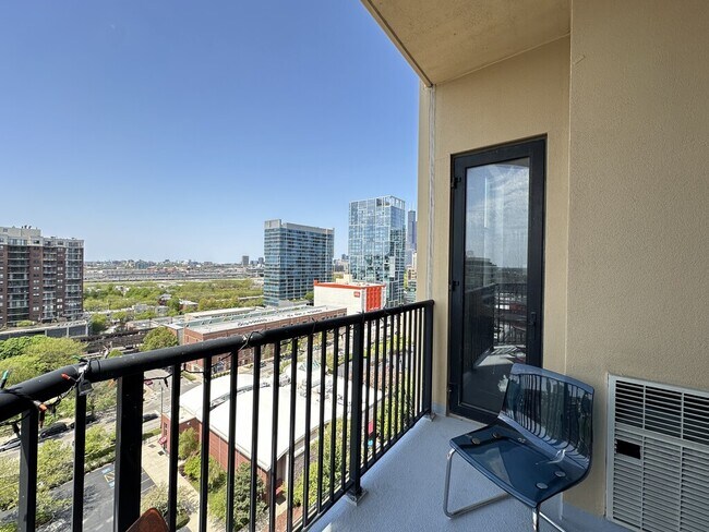 Building Photo - 1464 S Michigan Ave