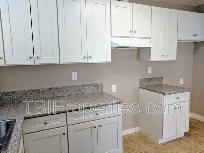 Building Photo - 863 W Campus Way