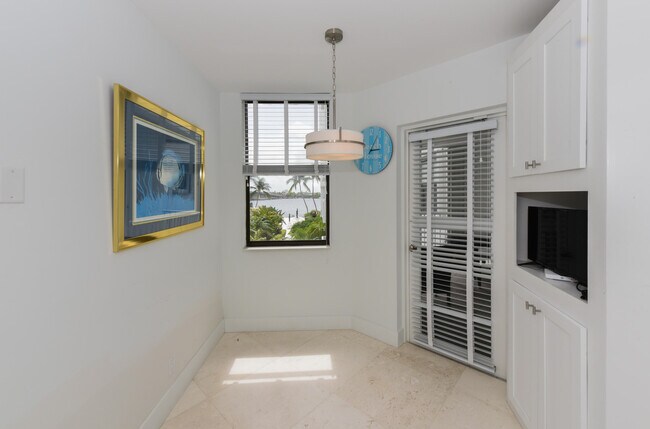 Building Photo - 2860 S Ocean Blvd
