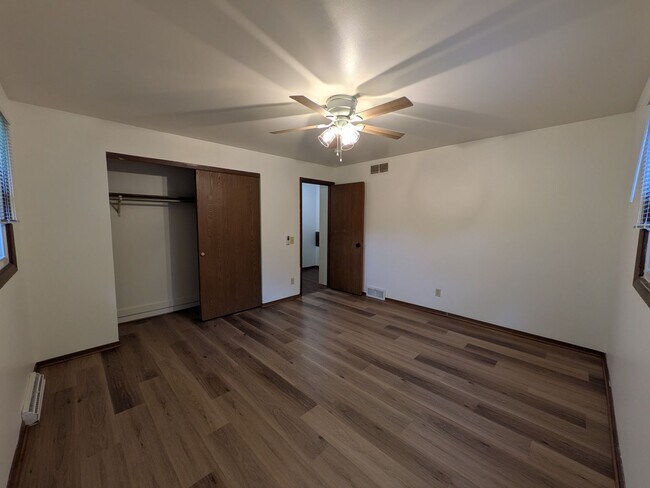 Building Photo - Trafalger Place Duplex