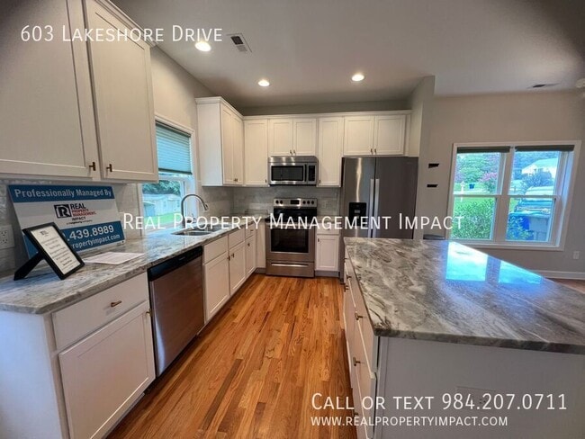 Building Photo - 603 Lakeshore Dr