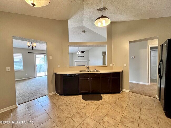 Building Photo - 8467 Charlesgate Cir E