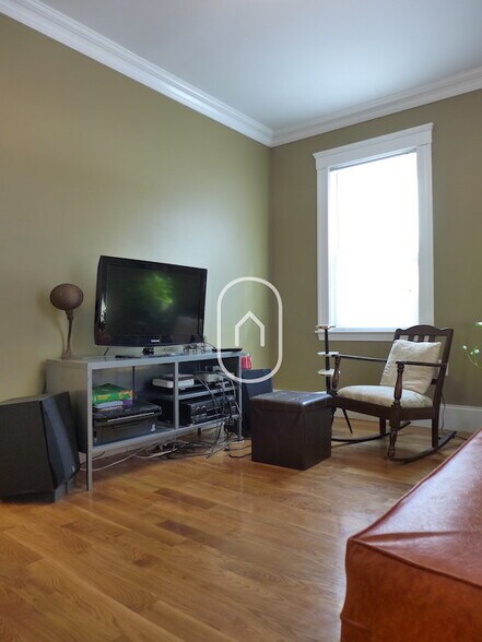 Building Photo - 203 Hillside St