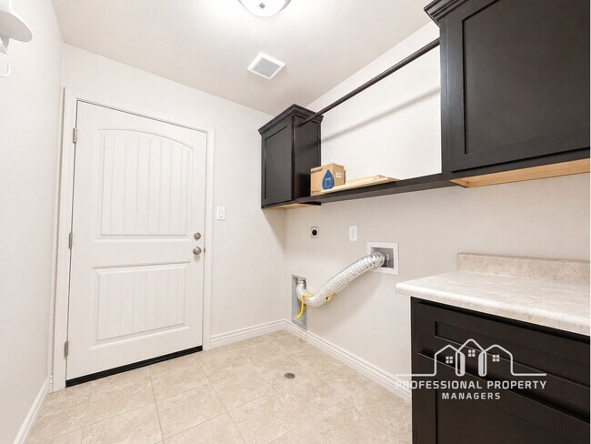 Building Photo - “Spacious 4-Bedroom, 2-Bathroom Home in Villa Chaparral”