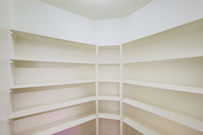 Building Photo - 8051 Bay Branch Dr