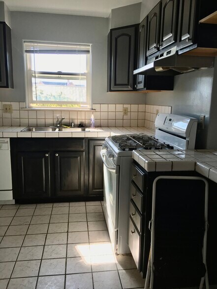 Building Photo - 551 59th Street