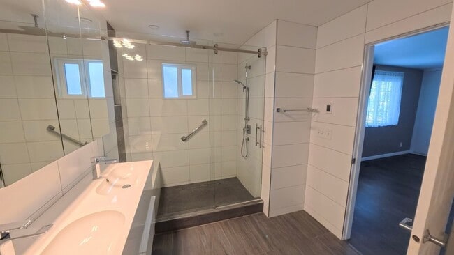 Building Photo - Beautiful Lindon Home